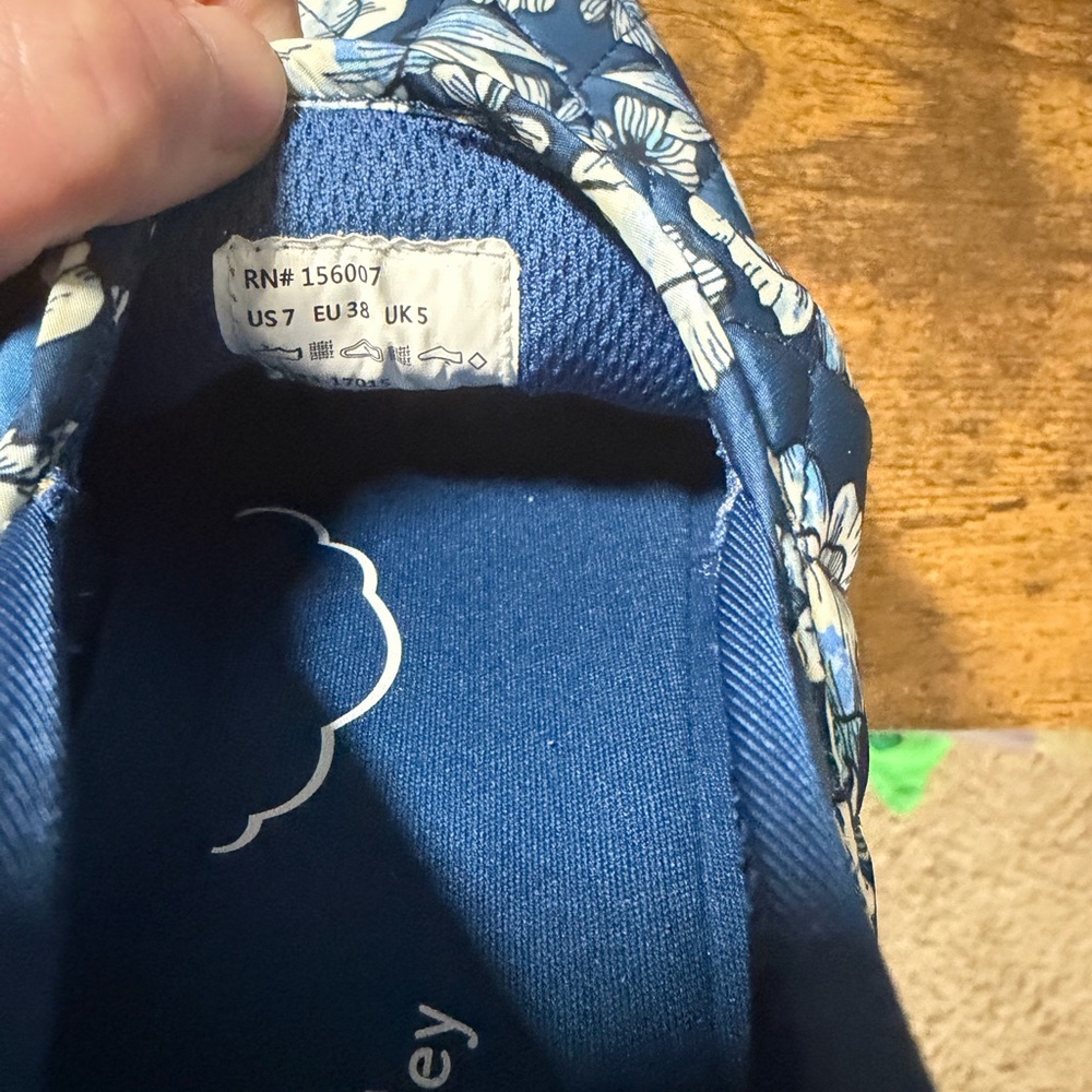 Vera Bradley Cloud Slip on Sneakers. - Picture 5 of 5